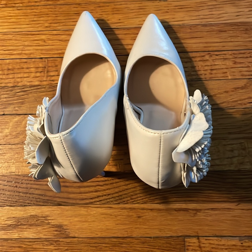 True Decadence flower embellishment classic pump - Picture 6 of 10